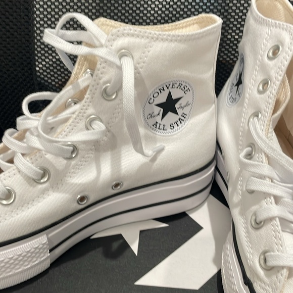 NWT: Converse platform high top - Picture 2 of 4